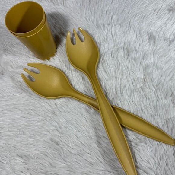 Vintage 4pc Tupperware Mustard Yellow Salad Forks and Cups - Picture 2 of 12